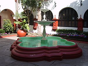 Archivo:Pileta del patio interior de la Municipalidad de La Serena - panoramio
