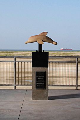 Pink Dolphin Monument (statue).jpg