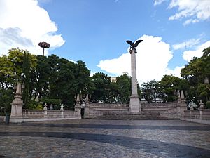 Archivo:Plaza panoramica 2