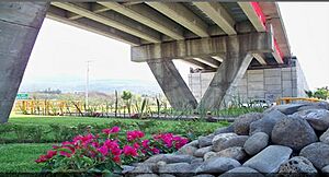 Archivo:Puente del Boulevard Juarez y libramiento en Uriangato
