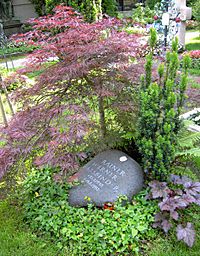 Archivo:Rainer Werner Fassbinder Grab Bogenhausener Friedhof