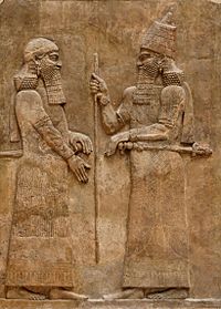 Archivo:Sargon II and dignitary