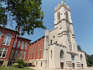 Archivo:St. Raphael's Cathedral - Dubuque, Iowa 02
