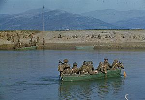 Archivo:The Crossing of the Garigliano River by the Fifth Army, Lauro, Italy, 19 January 1944 TR1522