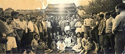 Archivo:2 aplec per l'alliberament del pare 1·04·1930 (al centre, el pare i la mare)