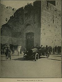 Archivo:Allenby leaving Jaffa Gate