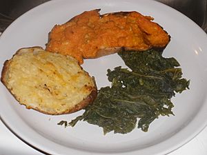 Archivo:Baked potato, baked sweet potato, and steamed kale