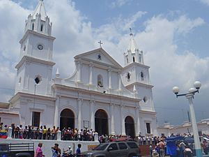Archivo:Basílica de Nuestra Señora de la Consolación