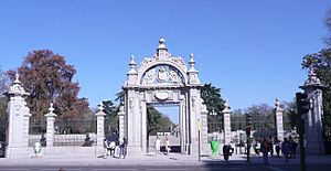 Archivo:Buen Retiro - Puerta de Felipe IV 02