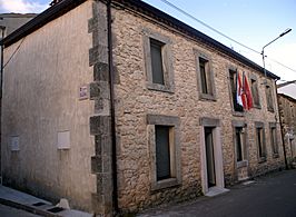 Casa consistorial de Navares de Enmedio.jpg