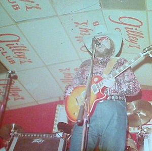 Archivo:Charlie Daniels on stage at Gilleys, 1979