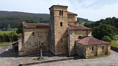 Colegiata de Santa Cruz de Castañeda, vista sur