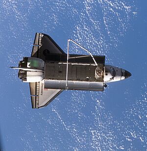 Archivo:Discovery undocking