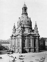 Archivo:Dresden Frauenkirche 1880
