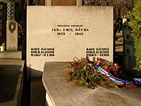 Archivo:Emil Hacha grave Vinohrady Cemetery Prague