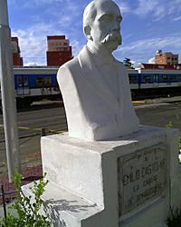 Archivo:Emilio castelar busto