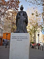Archivo:Estatua de Isabel de Portugal