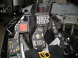 Archivo:F16 Cockpit, Asian Aerospace 2006