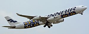 Archivo:Finnair, Airbus A340-300 OH-LQD 'Marimekko Unikko' NRT (18172611334)