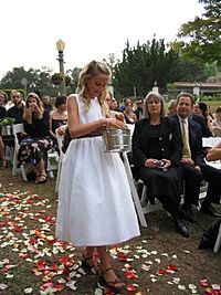 Archivo:Flower girl (wedding)