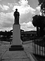 Fray Alonso de la Veracruz en jardines de ex convento de Tiripetio