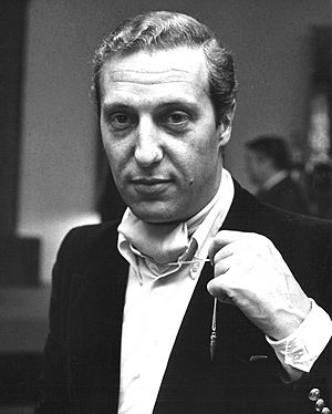 Frederick-Forsyth-1972.jpg