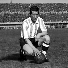 Guillermo stabile hincado.jpg