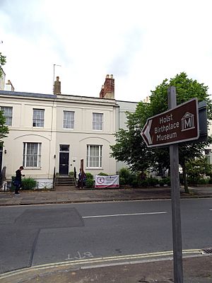 Archivo:Holst Birthplace Museum - 4 Clarence Road Cheltenham GL52 2AY