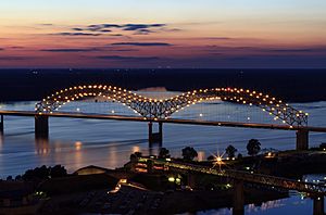 Archivo:I40 Bridge, West Memphis, Arkansas Skyline