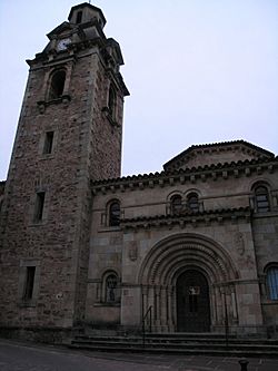 Archivo:Iglesia San Miguel Puente Viesgo 01