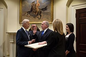 Archivo:John Brennan swearing in as CIA Director