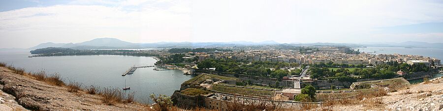 Archivo:Korfu-RG-2005-panorama