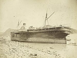 Archivo:Lai Afong, stranded paddleship Alaska, September 1874