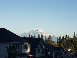 Mount Rainier as seen from a Covington neighborhood.jpg