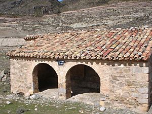 Archivo:Muro de Aguas - Ermita de San Millán
