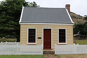 Archivo:Okains bay library 1865