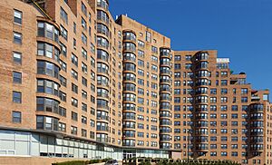 Archivo:Parkway House Philadelphia - view from southwest