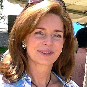 Archivo:Queen Noor of Jordan cropped for OTD