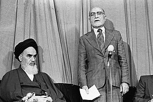 Archivo:Ruhollah Khomeini and Mehdi Bazargan