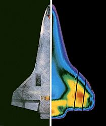 Archivo:STS-3 infrared on reentry