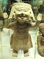 Archivo:Smiling figure, central Vera Cruz - Mesoamerican objects in the American Museum of Natural History - DSC06028