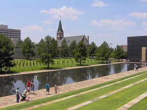Archivo:St. Joseph's Old Cathedral from the Oklahoma City National Memorial