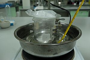 Archivo:Sublimation reaction of naphthalene