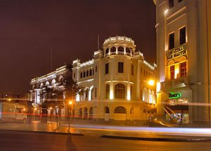 Archivo:Teatro Colon - Lima - 4140822933