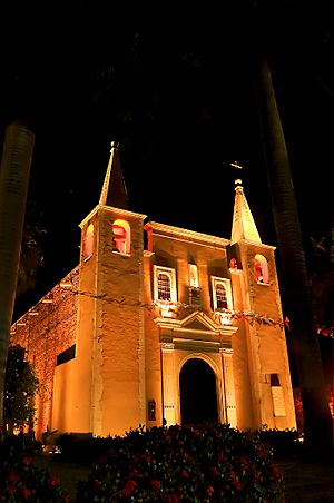 Archivo:Templo de Santa Ana