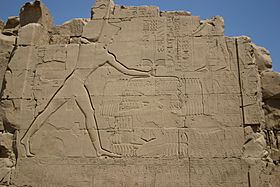 Archivo:Thutmose III at Karnak