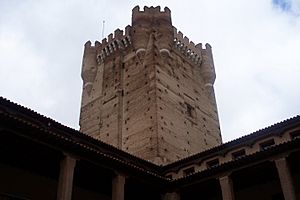 Archivo:Torre del Homenaje La Mota