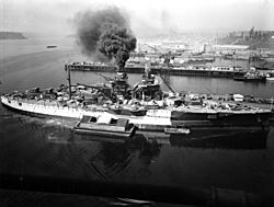 Archivo:USS Utah (AG-16) being painted at Puget Sound 1941