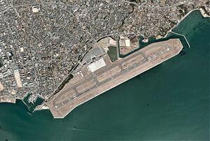 Archivo:Yamaguchi-Ube Airport Aerial photograph.2013