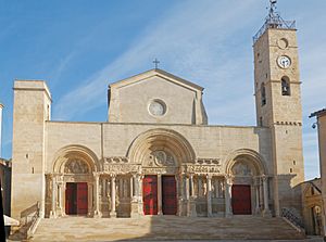 Archivo:Église abbatiale de Saint Gilles du Gard-20191029